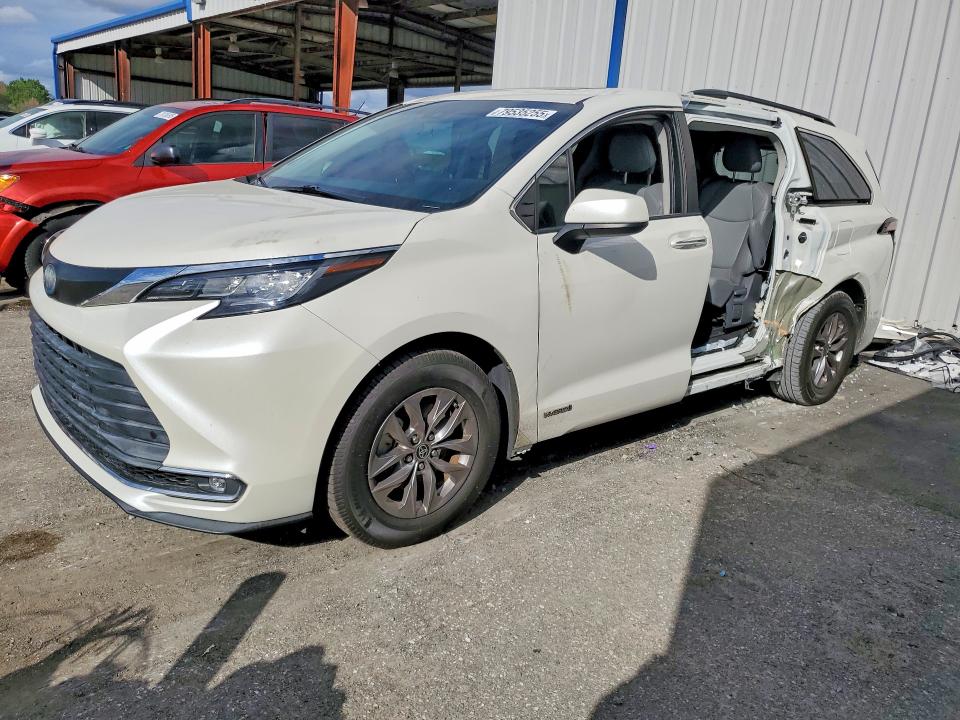 2021 Toyota Sienna VIN 5TDYRKEC4MS026577 COPART salvage auction — SIDE, Fl - Certificate Of Destruction, sold $13,700 on 2026-07-06 (photo 1)