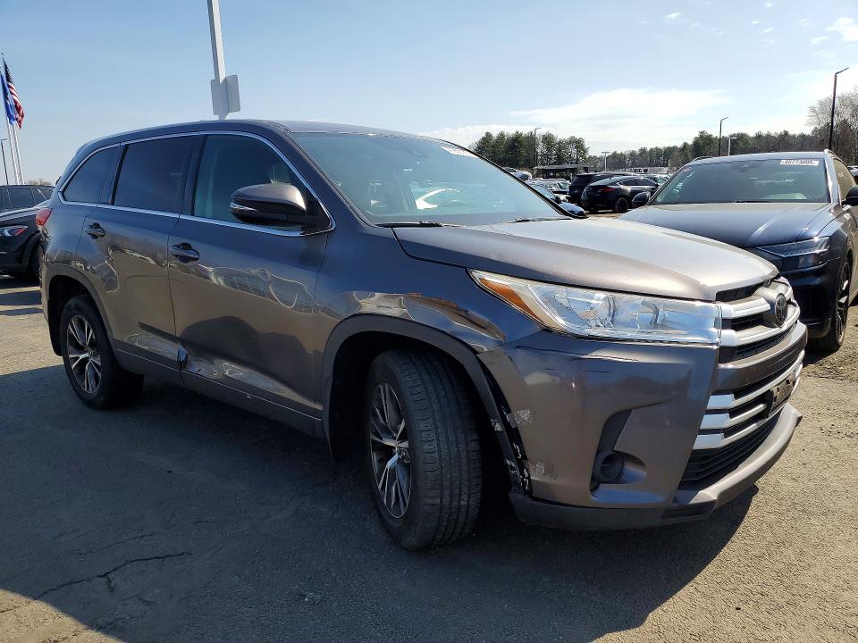 2017 Toyota Highlander VIN 5TDBZRFH3HS427097 COPART salvage auction — FRONT END, CT - CERTIFICATE OF TITLE, sold $10,200 on 2026-07-02 (photo 4)
