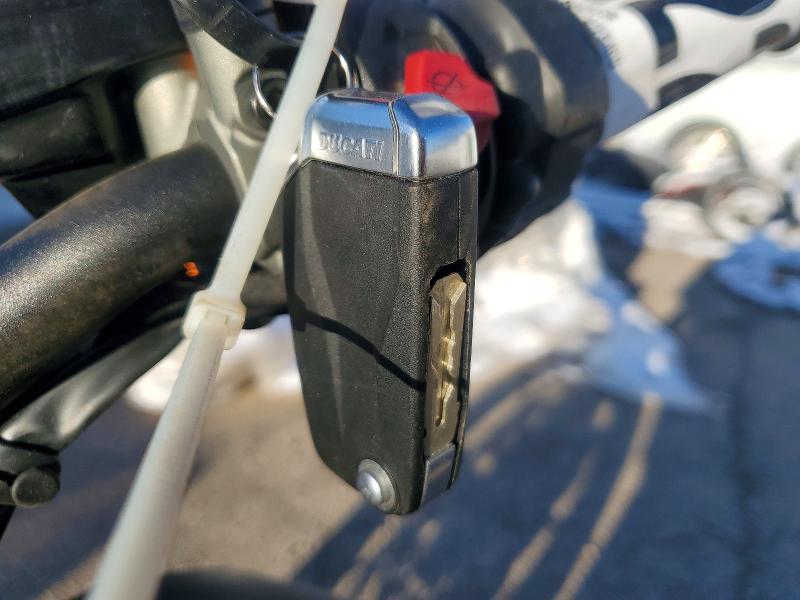 2022 Ducati VIN ZDMGAHRW3NB005680 COPART salvage auction — FRONT END, Salvage Title, sold $9,300 on 2026-09-15 (photo 8)