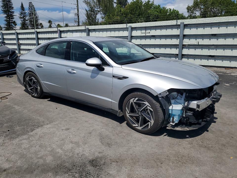 2026 Hyundai Sonata VIN KMHL64JA4TA525616 COPART salvage auction — SIDE, Salvage Title, sold $6,800 on 2026-07-27 (photo 4)