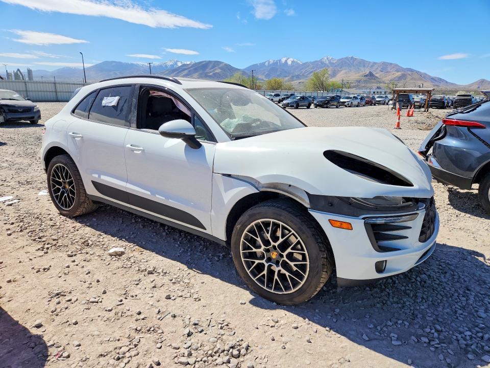 2017 Porsche Macan VIN WP1AB2A55HLB18204 COPART salvage auction — FRONT END, Salvage Title, sold $5,900 on 2026-09-25 (photo 4)