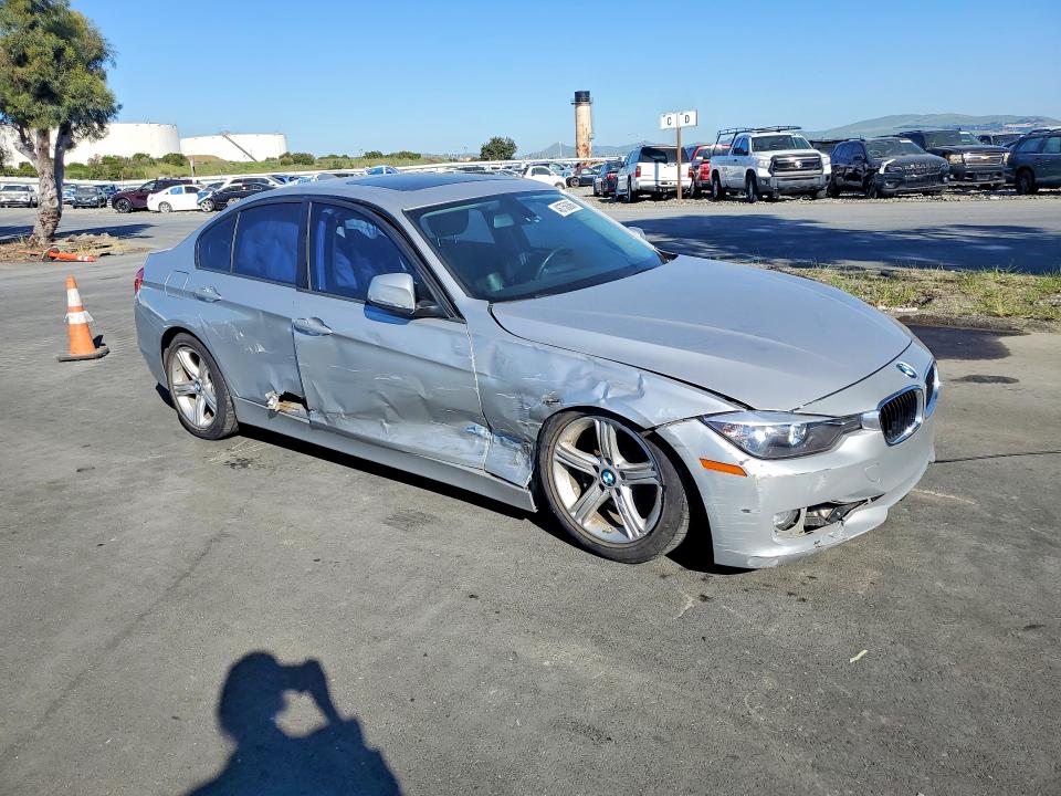 2015 BMW 3er VIN WBA3B1G59FNT64621 COPART salvage auction — SIDE, Ca - Salvage Certificate, sold $925 on 2026-08-19 (photo 4)