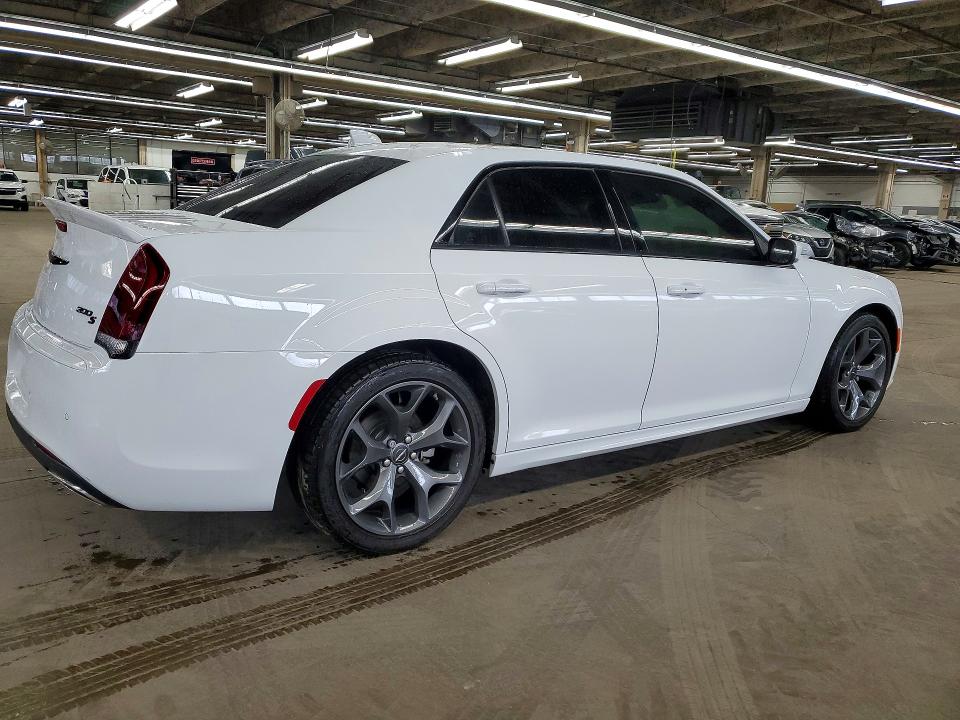 2023 Chrysler 300 VIN 2C3CCABT0PH628362 COPART salvage auction — MINOR DENT/SCRATCHES, Il - Certificate Of Title, sold $22,250 on 2026-09-22 (photo 3)