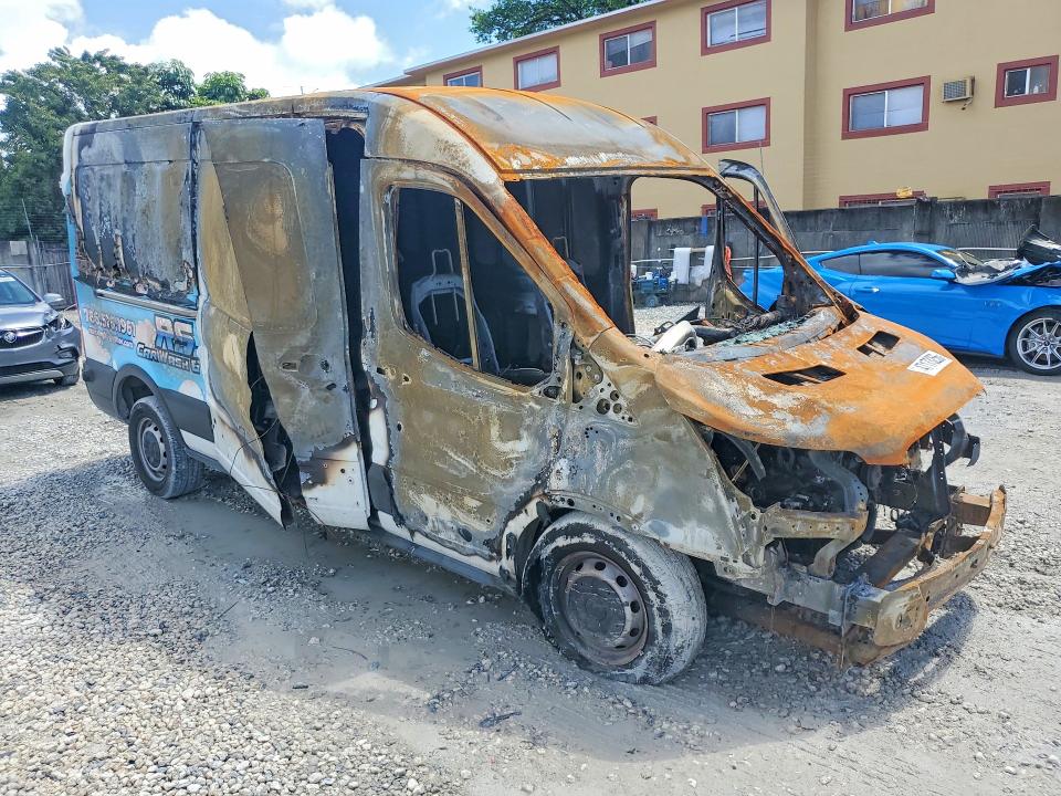 2019 Ford Transit VIN 1FTBW2CG1KKA18980 COPART salvage auction — BURN, Fl - Cert Of Destruct-No Vin Plate, sold $350 on 2026-07-02 (photo 4)