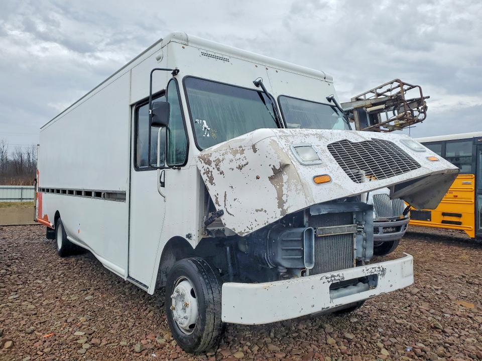 2014 Frht - freightliner All other VIN 4UZAC3DV2ECFW4420 COPART salvage auction — FRONT END, CT, sold $2,500 on 2026-08-10 (photo 4)