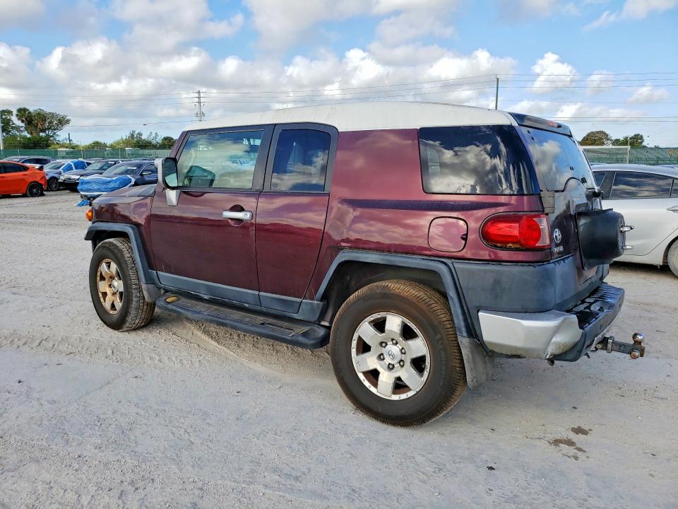 2007 Toyota Fj cruiser VIN JTEBU11FX70098708 COPART salvage auction — REAR END, FL - CERT OF TITLE SLVG REBUILDABLE, sold $3,300 on 2026-07-14 (photo 2)