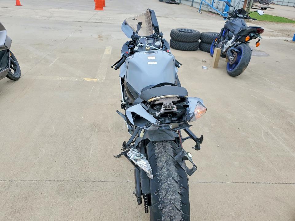 2022 Suzuki Gsx-r VIN JS1GN7FA0N7100939 COPART salvage auction — REAR END, Tx - Salvage Vehicle Title, sold $3,450 on 2026-07-09 (photo 4)