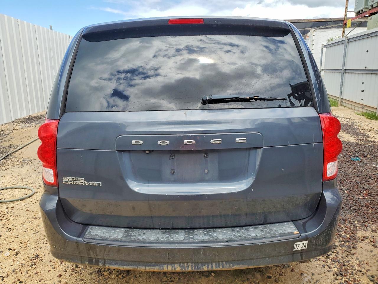2014 Dodge Grand Caravan VIN 2C4RDGCGXER462608 COPART salvage auction — Normal Wear, HI - CERT OF TITLE-REPOSSESSION, sold $1 on 2026-06-29 (photo 6)