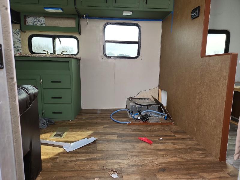 2017 Avenger Recreational vehicle (rv) VIN 5ZT2AVRB3HB912305 COPART salvage auction — SIDE, OH - CERT OF TITLE-SALVAGE, sold $225 on 2026-07-23 (photo 6)