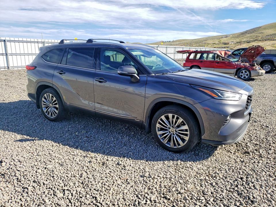 2022 Toyota Highlander VIN 5TDEBRCH3NS097379 COPART salvage auction — SIDE, Nv - Salvage Title, sold $17,500 on 2026-07-23 (photo 4)