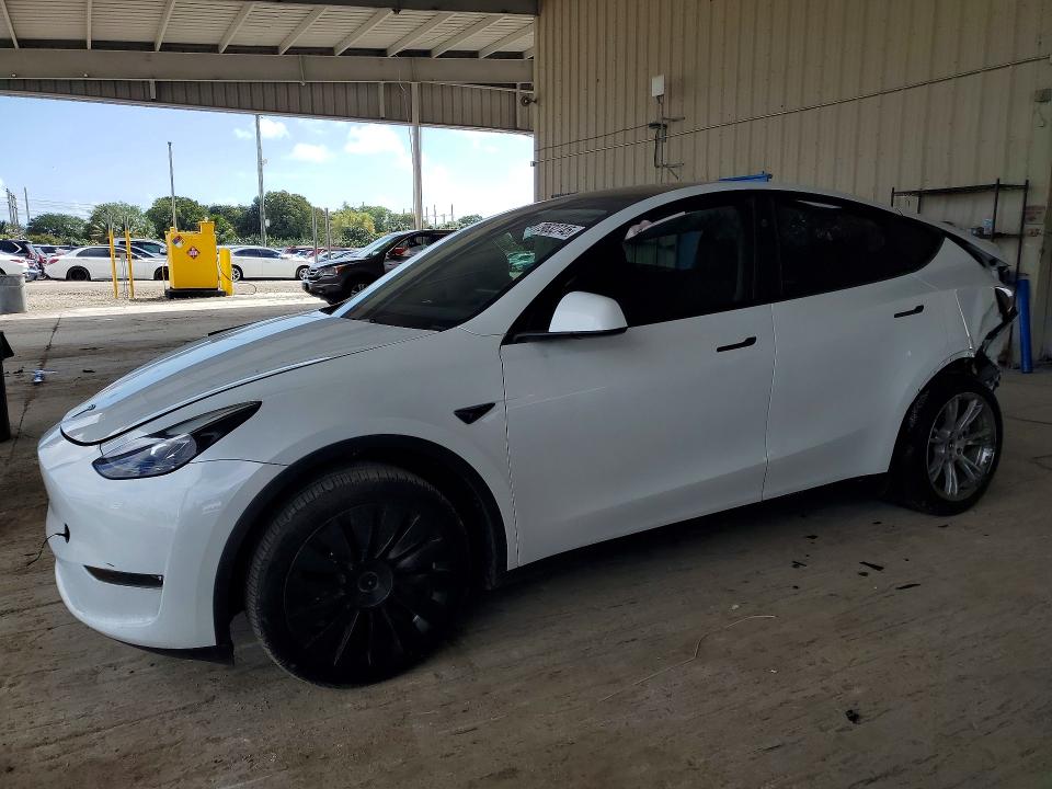 2024 Tesla Model y VIN 7SAYGDEEXRA263976 COPART salvage auction — REAR END, Salvage Title, sold $8,200 on 2026-07-22 (photo 1)