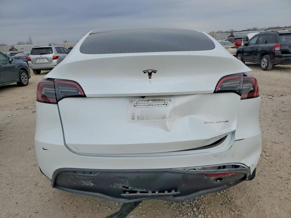 2022 Tesla Model y VIN 7SAYGAEE8NF360573 COPART salvage auction — ALL OVER, KS - CERT OF TITLE-SALVAGE, sold $3,650 on 2026-07-02 (photo 6)