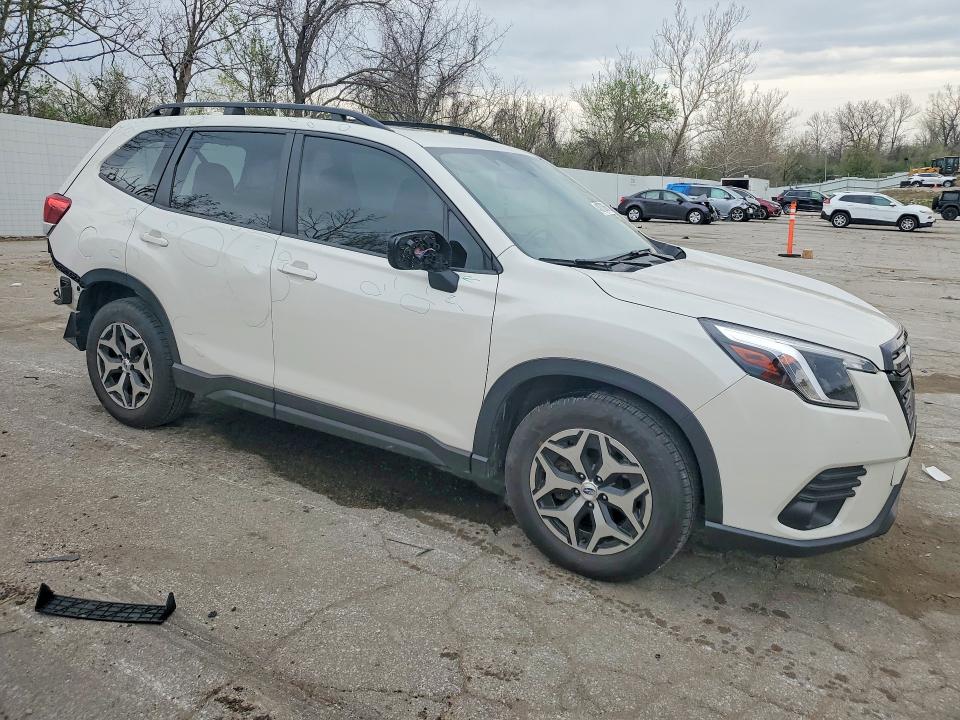 2022 Subaru Forester VIN JF2SKADCXNH407928 COPART salvage auction — WATER/FLOOD, Mo - Salvage Certificate Of Title, sold $6,700 on 2026-07-24 (photo 4)