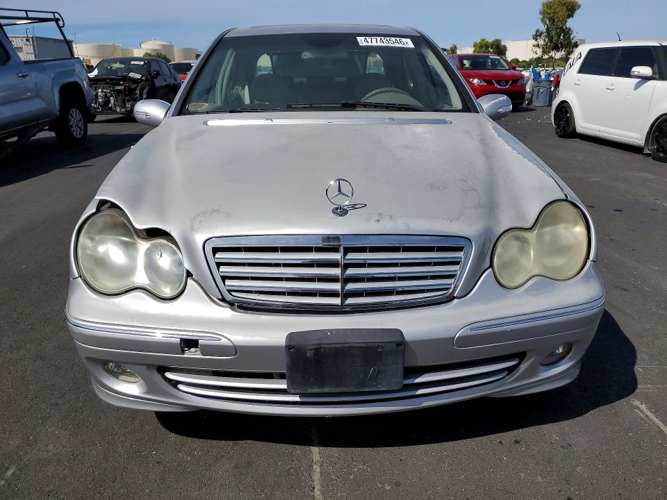 2005 Mercedes-benz C class VIN WDBRF61J75F558463 COPART salvage auction — MINOR DENT/SCRATCHES, Ca - Dis/Dlr/Exp Only Clean Title, sold $500 on 2026-07-08 (photo 5)