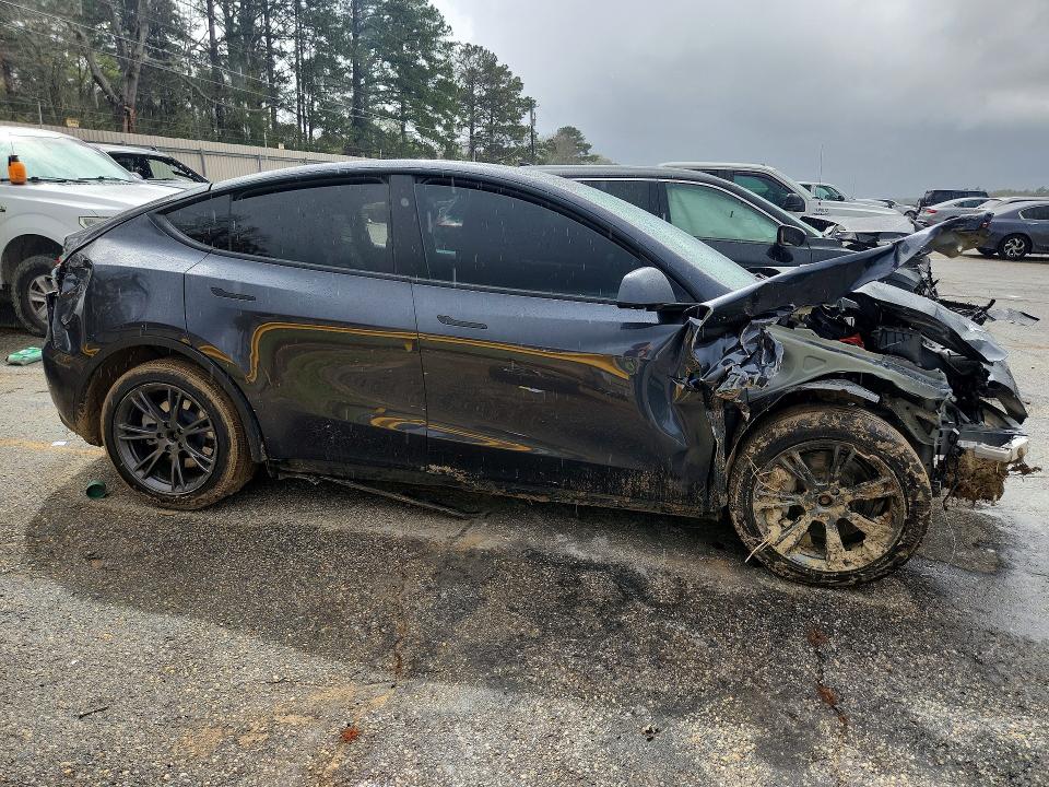 2025 Tesla Model y VIN 7SAYGDEE3SA361432 COPART salvage auction — FRONT END, Va - Cert Of Title - Salvage, sold $225 on 2026-07-28 (photo 4)