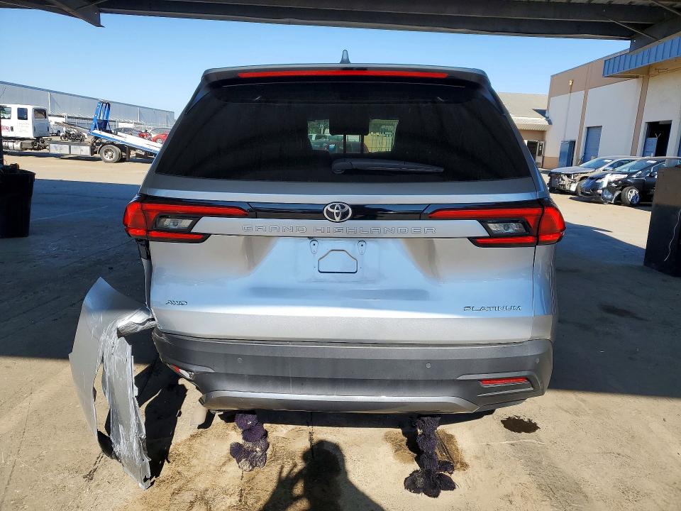 2024 Toyota Highlander VIN 5TDAAAB59RS037851 COPART salvage auction — Rear End, CA - SALVAGE CERTIFICATE, sold $18,700 on 2026-05-28 (photo 6)