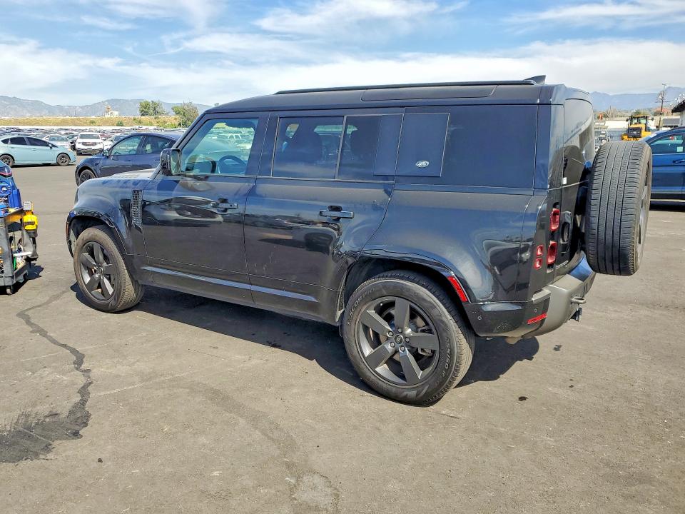 2022 Land rover Defender VIN SALE27RU8N2101158 COPART salvage auction — MINOR DENT/SCRATCHES, Ca - Dis/Dlr/Exp Only Clean Title, sold $31,500 on 2026-07-15 (photo 2)