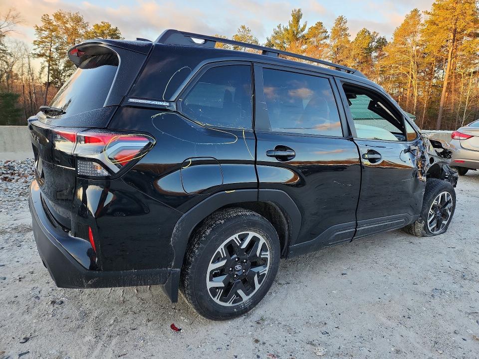 2025 Subaru Forester VIN JF2SLDDC4SH542199 COPART salvage auction — Side, AZ - CERT OF TITLE - SALVAGE, sold $9,500 on 2026-05-06 (photo 3)
