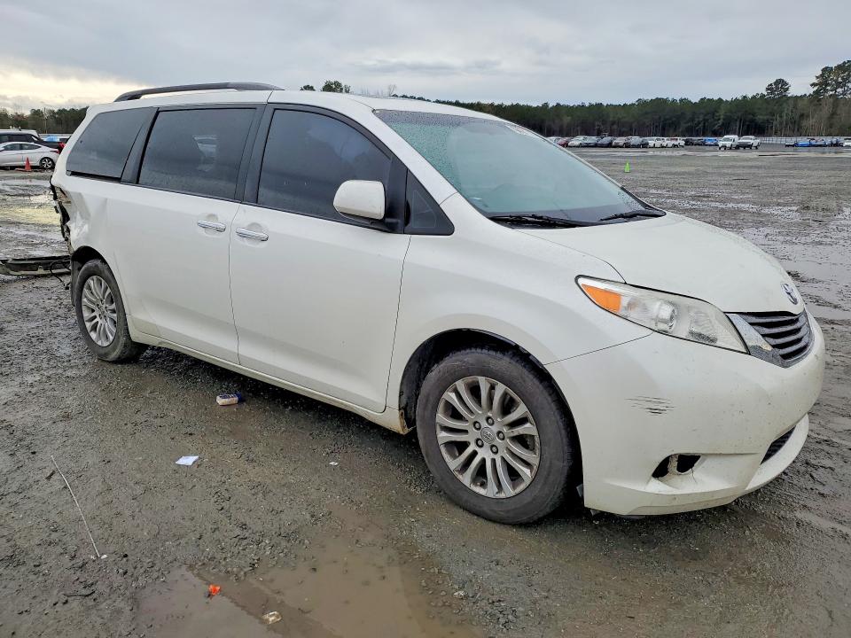 2015 Toyota Sienna VIN 5TDYK3DC2FS642941 COPART salvage auction — REAR END, Salvage Title, sold $225 on 2026-07-27 (photo 4)