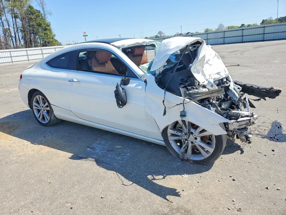 2017 Mercedes-benz C-klasse VIN WDDWJ4KB3HF368538 COPART salvage auction — FRONT END, Nc - Salvage Certificate Of Title, sold $250 on 2026-07-07 (photo 4)