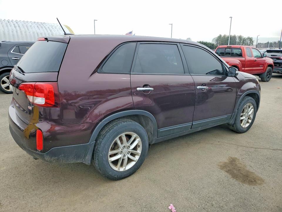 2015 Kia Sorento VIN 5XYKT3A64FG641434 COPART salvage auction — MINOR DENT/SCRATCHES, Wv - Certificate Of Title, sold $2,050 on 2026-07-31 (photo 3)