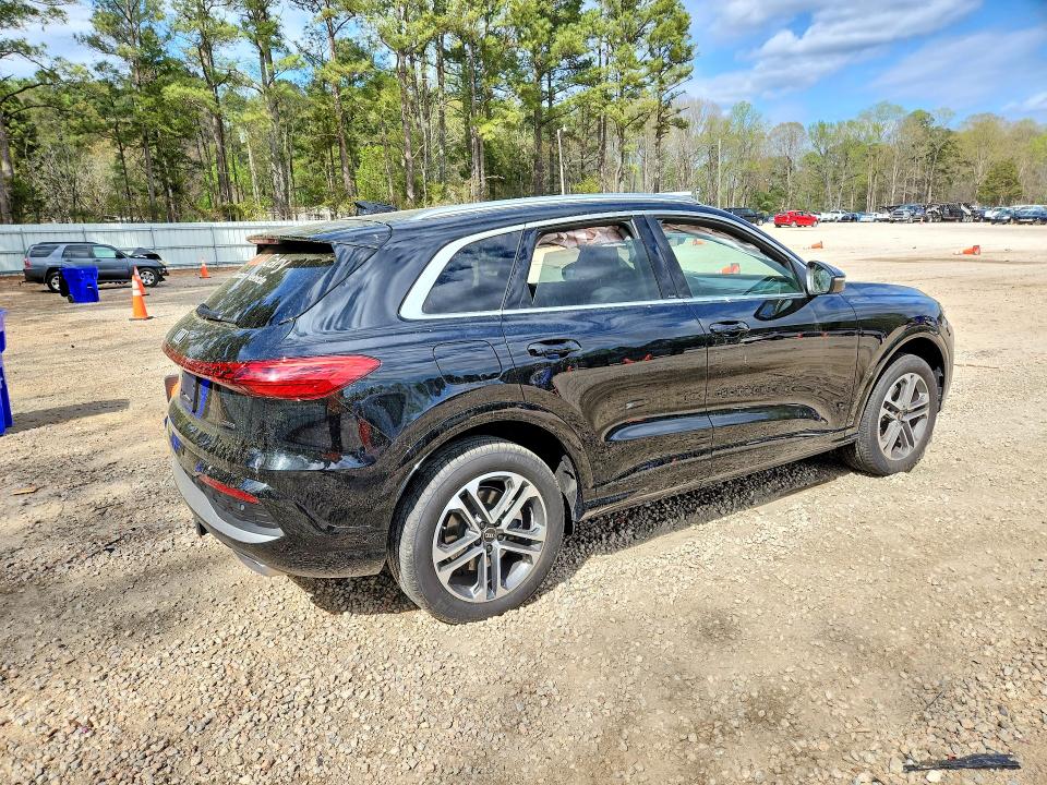 2025 Audi Q5 VIN WA11AAGU2S2026424 COPART salvage auction — SIDE, Salvage Title, sold $10,000 on 2026-07-31 (photo 3)