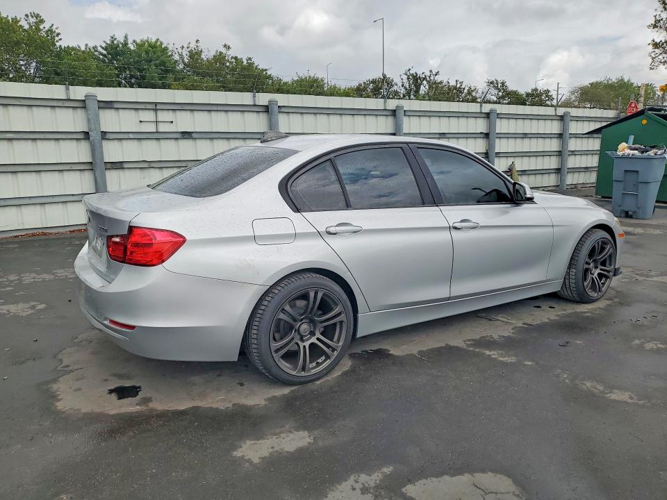 2015 BMW 3er VIN WBA3B1G55FNT63997 COPART salvage auction — NORMAL WEAR, Fl - Certificate Of Title, sold $25 on 2026-07-20 (photo 3)
