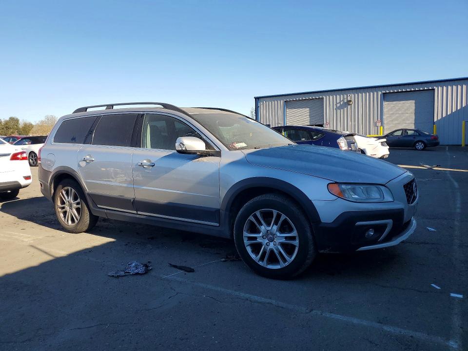2016 Volvo VIN YV440MBK4G1247532 COPART salvage auction — MINOR DENT/SCRATCHES, Salvage Title, sold $3,750 on 2026-07-22 (photo 4)