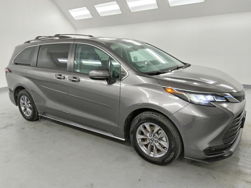 2022 Toyota Sienna VIN 5TDBRKEC9NS087737 COPART salvage auction — NORMAL WEAR, CA - CERTIFICATE OF TITLE, sold $8,300 on 2026-07-23 (photo 4)