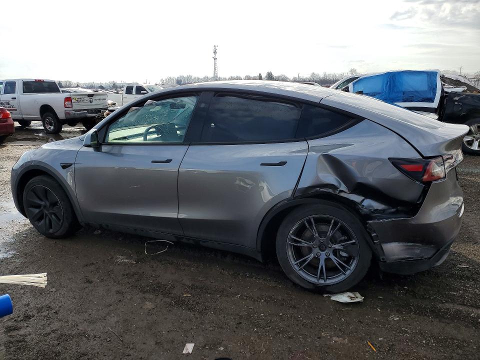 2025 Tesla Model y VIN 7SAYGAEE8SF229297 COPART salvage auction — UNDERCARRIAGE, Salvage Title, sold $14,200 on 2026-07-20 (photo 2)