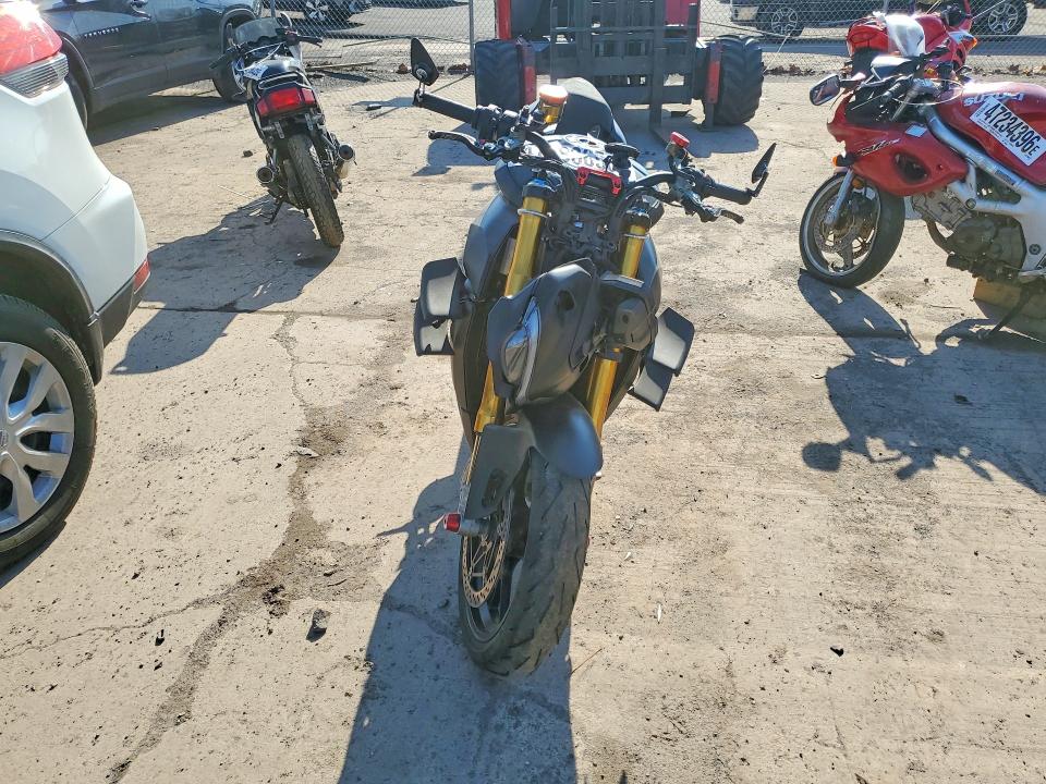 2022 Ducati Streetfighter VIN ZDMFAKNWXNB007022 COPART salvage auction — FRONT END, NJ - CERT OF TITLE-SALVAGE, sold $9,300 on 2026-07-09 (photo 2)