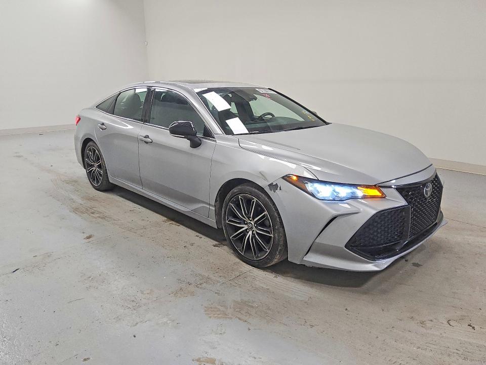 2019 Toyota Avalon VIN 4T1BZ1FB5KU006932 COPART salvage auction — MINOR DENT/SCRATCHES, WV - CERTIFICATE OF TITLE, sold $17,000 on 2026-07-16 (photo 4)
