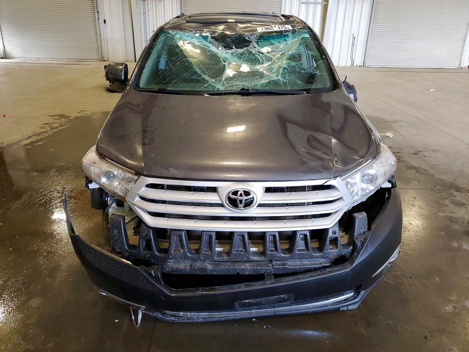 2011 Toyota Highlander VIN 5TDDK3EH2BS070725 COPART salvage auction — ROLLOVER, MN - PARTS VEHICLE BILL OF SALE, sold $725 on 2026-07-20 (photo 5)