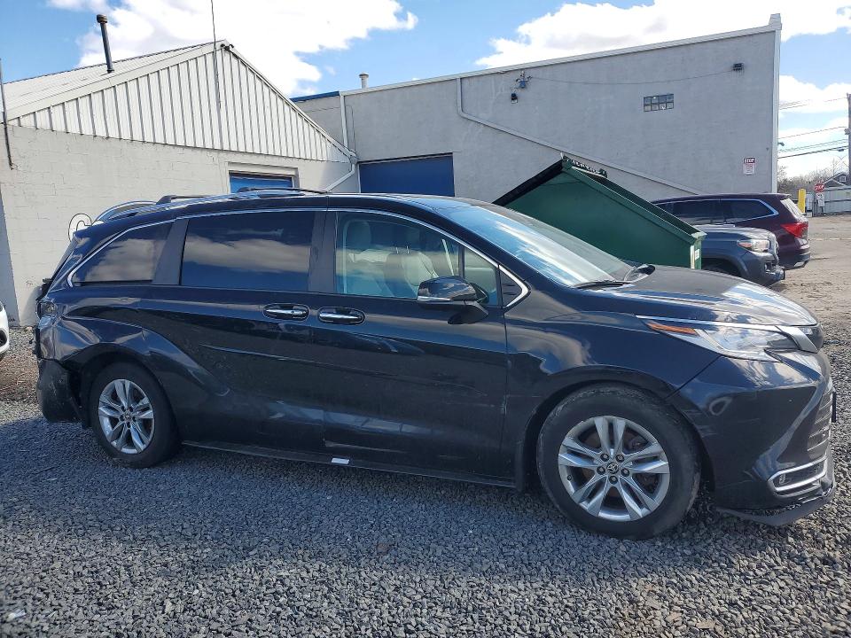 2022 Toyota Sienna VIN 5TDZSKFC5NS064814 COPART salvage auction — REAR END, Salvage Title, sold $5,100 on 2026-07-24 (photo 4)