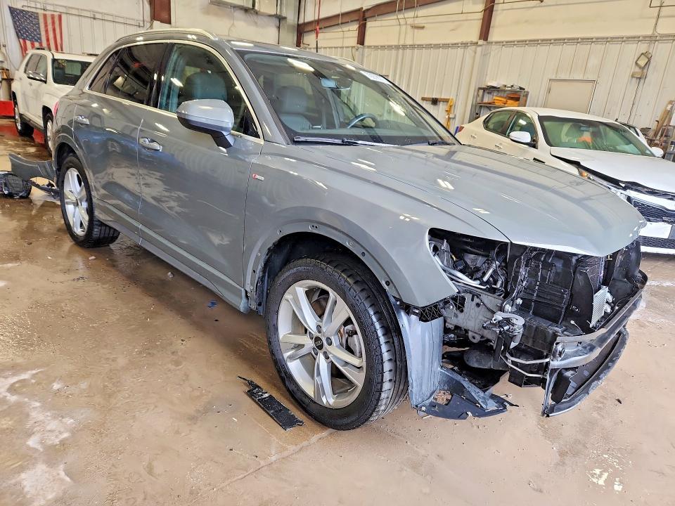 2021 Audi Q3 VIN WA1DECF39M1017816 COPART salvage auction — FRONT END, Wi - Cert Of Title-Salvage Vehicle, sold $9,600 on 2026-07-13 (photo 4)