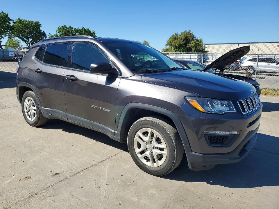2017 Jeep Compass VIN 3C4NJCAB4HT661288 COPART salvage auction — MINOR DENT/SCRATCHES, Wv - Certificate Of Title, sold $4,600 on 2026-07-02 (photo 4)