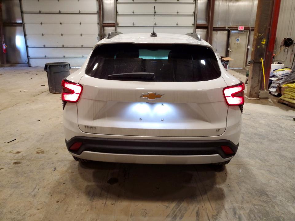 2025 Chevrolet Trax VIN KL77LHEP0SC220795 COPART salvage auction — MINOR DENT/SCRATCHES, WI - CERTIFICATE OF TITLE, sold $16,500 on 2026-07-09 (photo 6)
