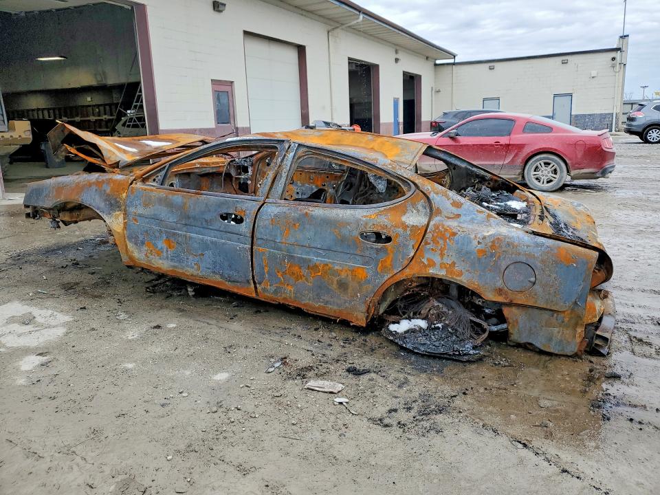 2006 Pontiac Grand prix VIN 2G2WP552961154558 COPART salvage auction — BURN, In - Bill Of Sale - Parts Only, sold $125 on 2026-07-24 (photo 2)