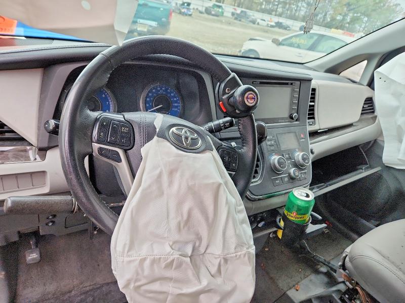 2018 Toyota Sienna VIN 5TDYZ3DC1JS910401 COPART salvage auction — SIDE, Salvage Title, sold $2,600 on 2026-07-22 (photo 8)