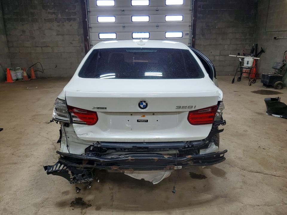 2013 BMW 3er VIN WBA3B3C59DF533237 COPART salvage auction — REAR END, Salvage Title, sold $125 on 2026-08-03 (photo 6)