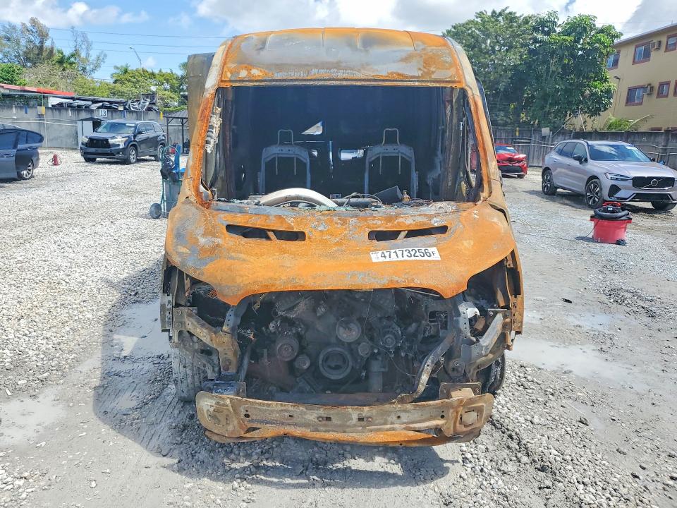 2019 Ford Transit VIN 1FTBW2CG1KKA18980 COPART salvage auction — BURN, Fl - Cert Of Destruct-No Vin Plate, sold $350 on 2026-07-02 (photo 5)