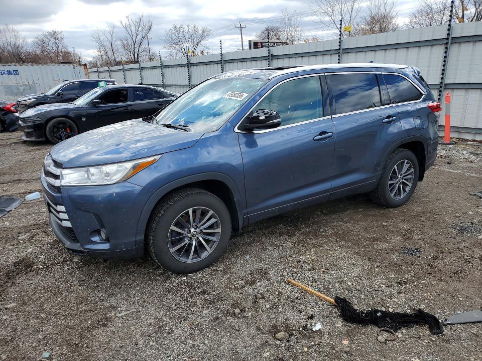 2018 Toyota Highlander VIN 5TDJZRFH8JS812589 COPART salvage auction — WATER/FLOOD, Il - Salvage Cert-Flood, sold $9,000 on 2026-07-06 (photo 1)