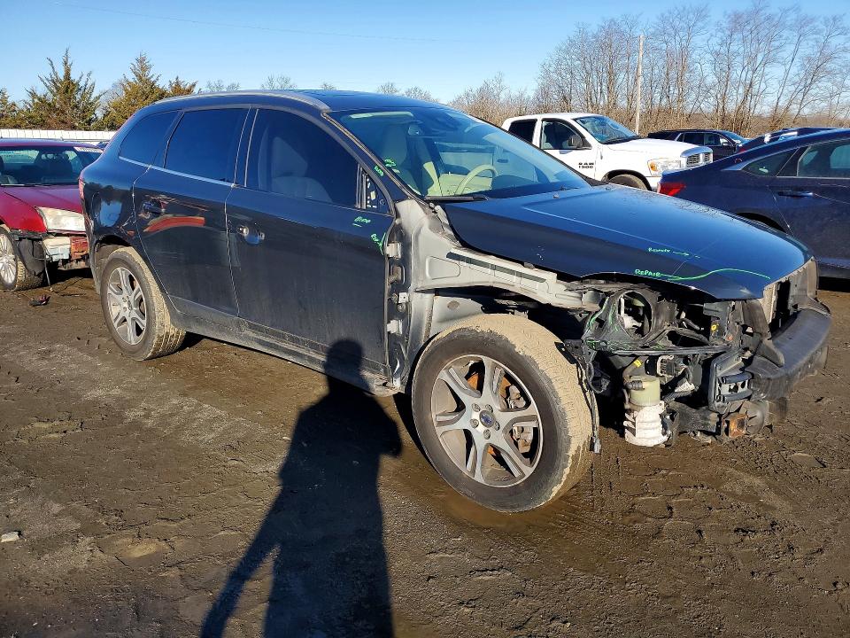 2013 Volvo VIN YV4902DZ0D2416746 COPART salvage auction — FRONT END, NJ - CERT OF TITLE-SALVAGE, sold $900 on 2026-07-27 (photo 4)