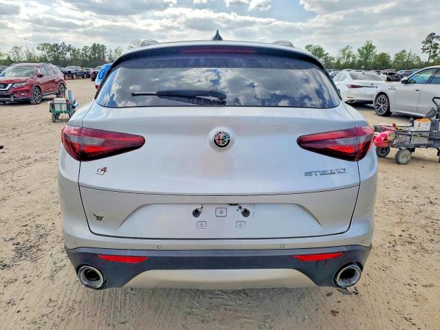 2018 Alfa romeo Stelvio VIN ZASFAKNN8J7B92646 COPART salvage auction — MINOR DENT/SCRATCHES, Tx - Certificate Of Title, sold $3,800 on 2026-07-16 (photo 6)