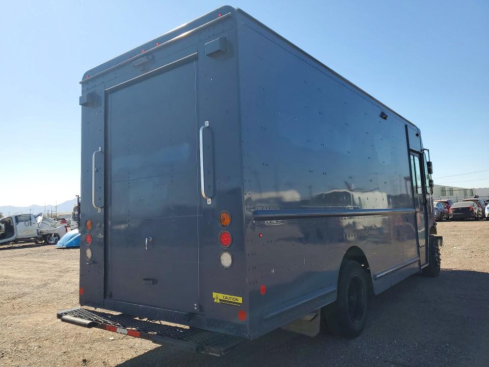 2020 Freightliner Mt45 VIN 4UZAC2EA8LCMK2959 COPART salvage auction — MINOR DENT/SCRATCHES, AZ - CERTIFICATE OF TITLE, sold $17,900 on 2026-09-29 (photo 3)
