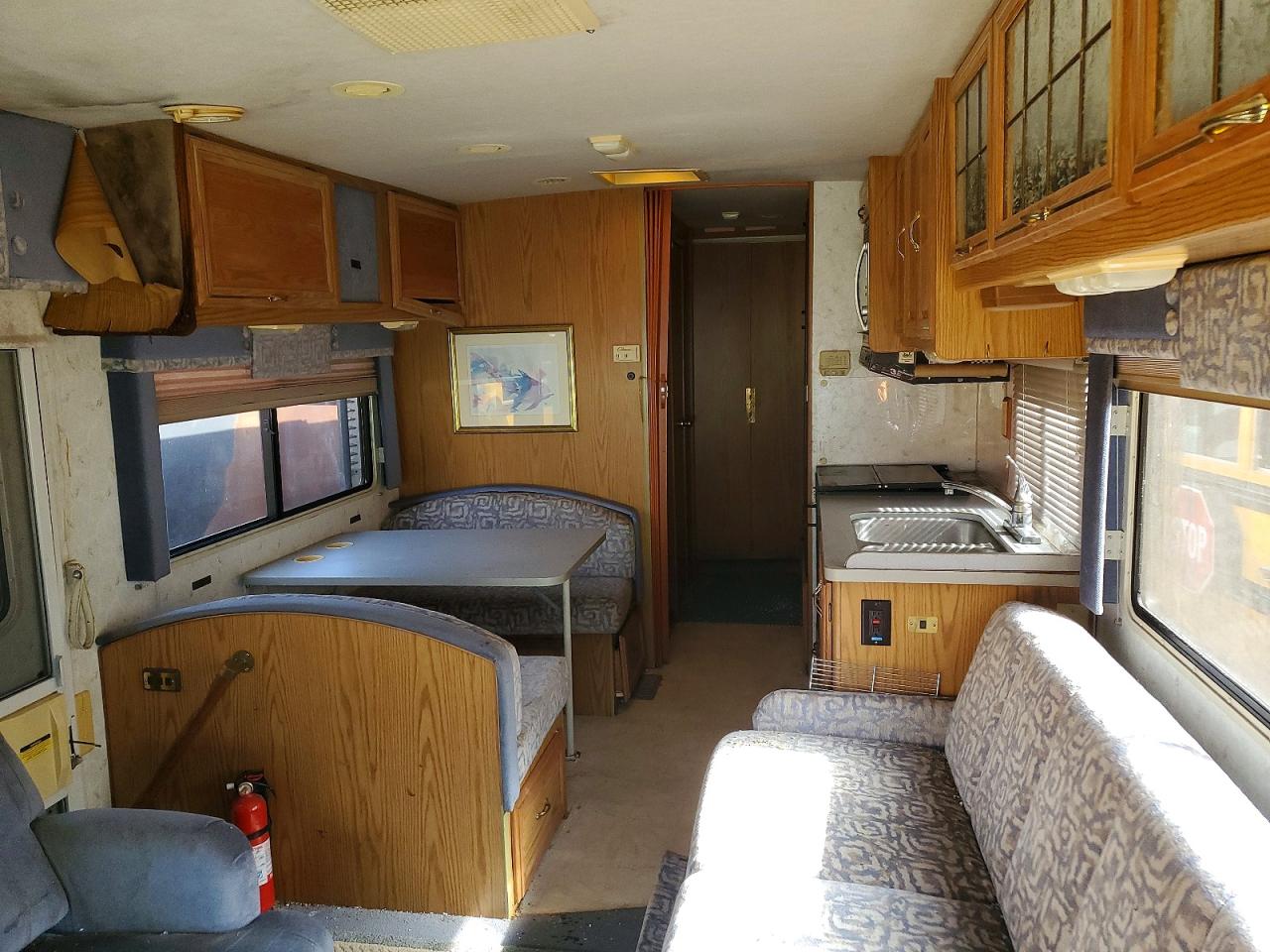 1997 Chevrolet Motorhome VIN 1GBLP37JXV3303886 COPART salvage auction — Minor Dent/Scratches, CT - CERTIFICATE OF TITLE, sold $5 on 2026-07-07 (photo 6)