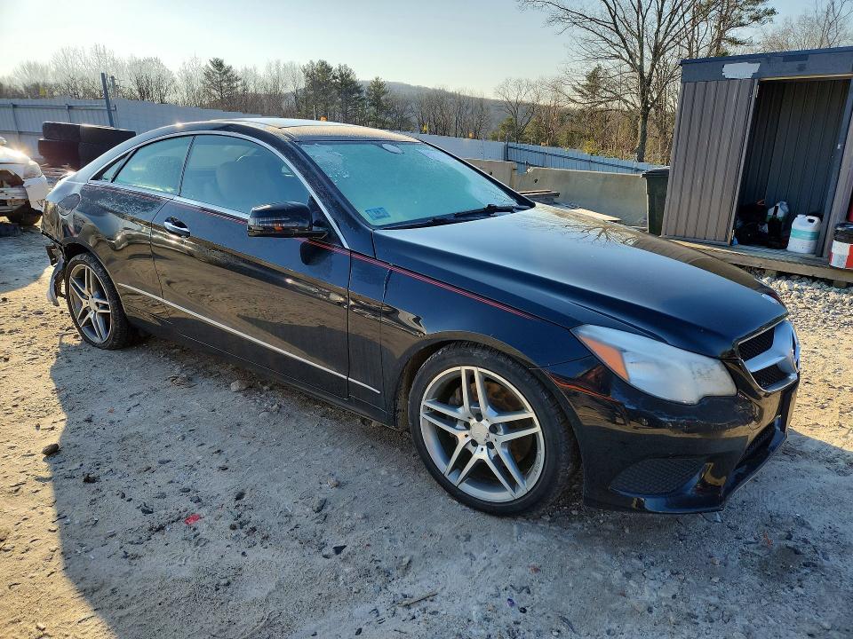 2014 Mercedes-benz E-klasse VIN WDDKJ8JB7EF260345 COPART salvage auction — REAR END, Salvage Title, sold $575 on 2026-08-12 (photo 4)