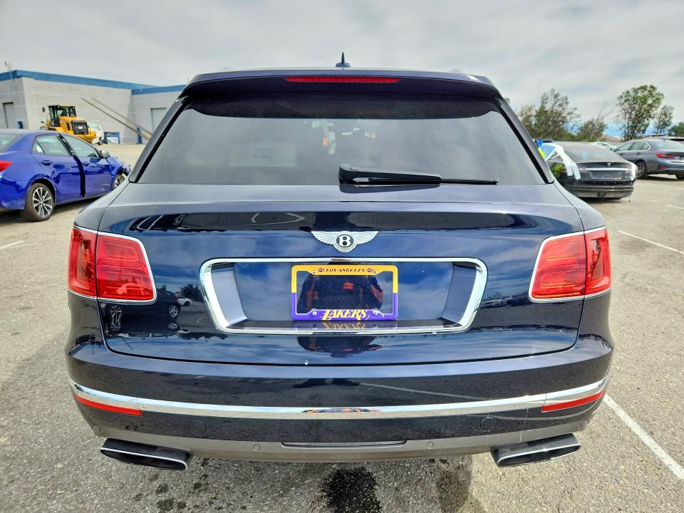 2018 Bentley Bentayga VIN SJAAC2ZV8JC021752 COPART salvage auction — FRONT END, Ca - Salvage Certificate, sold $4,700 on 2026-07-21 (photo 6)
