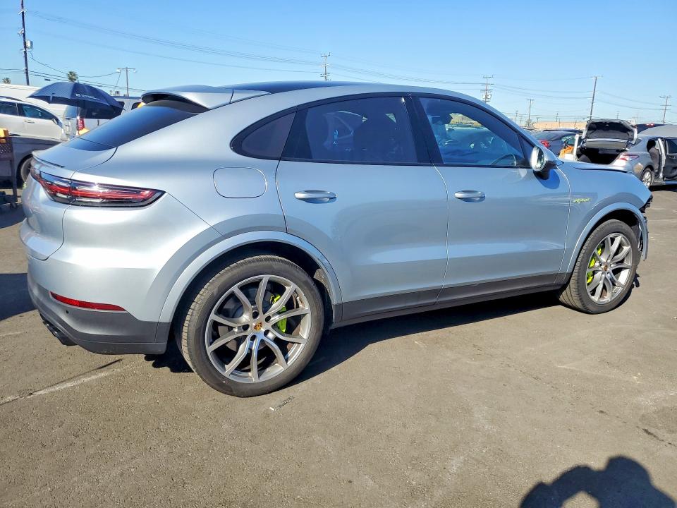 2022 Porsche Cayenne VIN WP1BE2AY8NDA51058 COPART salvage auction — Front End, CA - SALVAGE CERTIFICATE (P), sold $37,000 on 2026-04-21 (photo 3)