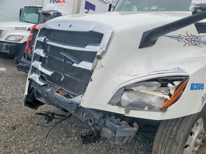 2018 Freightliner Cascadia VIN 3AKJHHDR8JSKA0959 COPART salvage auction — FRONT END, ON - PERMIT NO BRAND - UNFIT, sold $9,300 on 2026-07-23 (photo 9)
